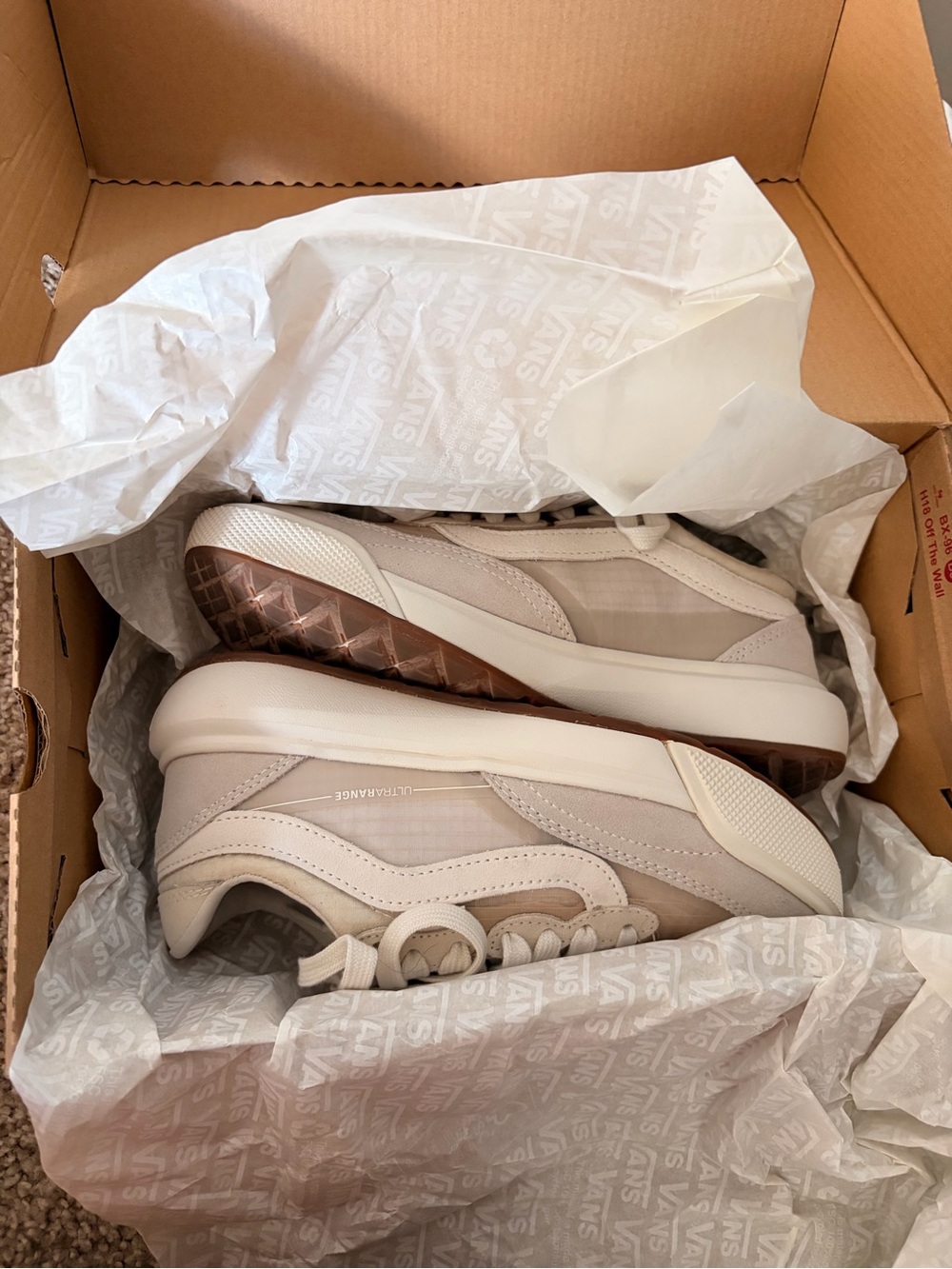 Vans Women’s Sneakers in Light Beige and Cream